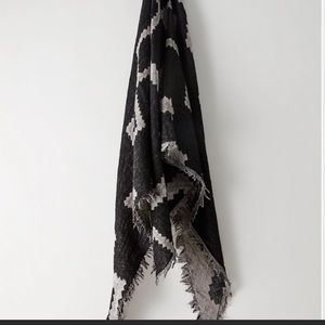 WILFRED DIAMOND MOSAIC TRIANGLE SCARF